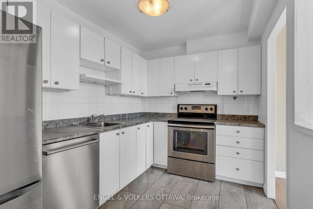 2404 - 400 STEWART STREET=null