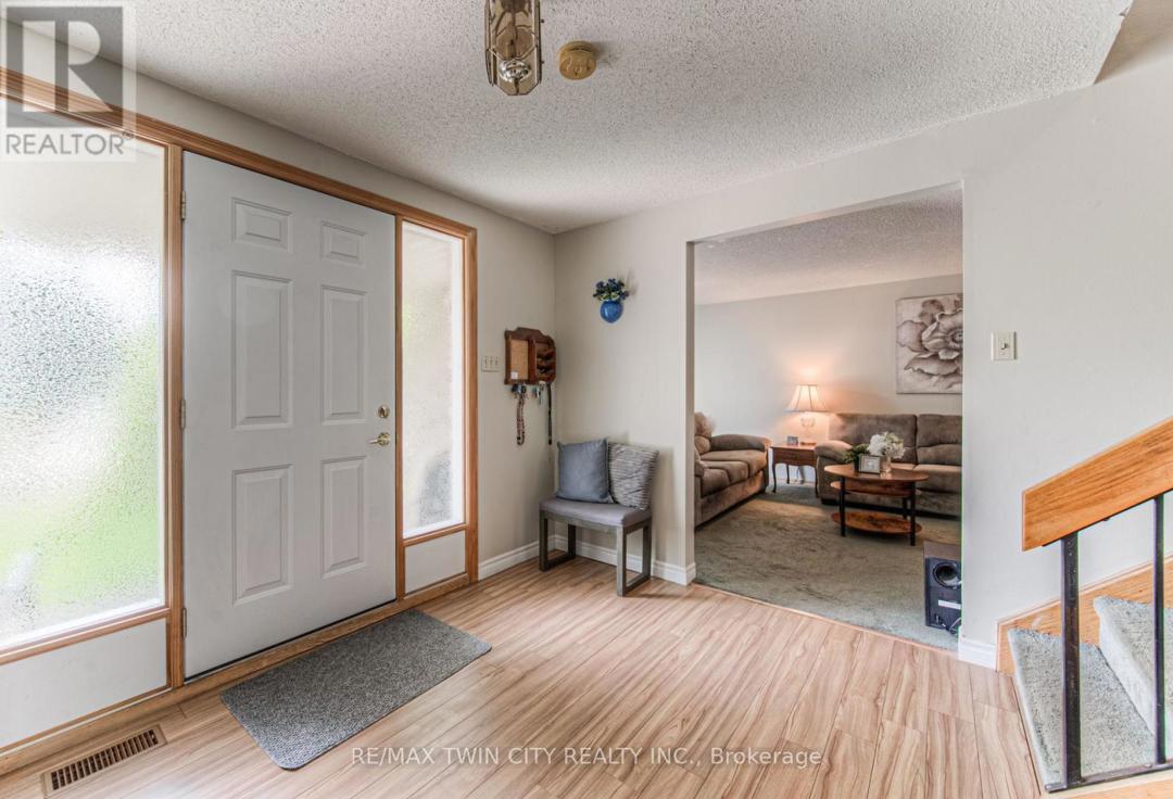 82 ROSENEATH CRESCENT=null