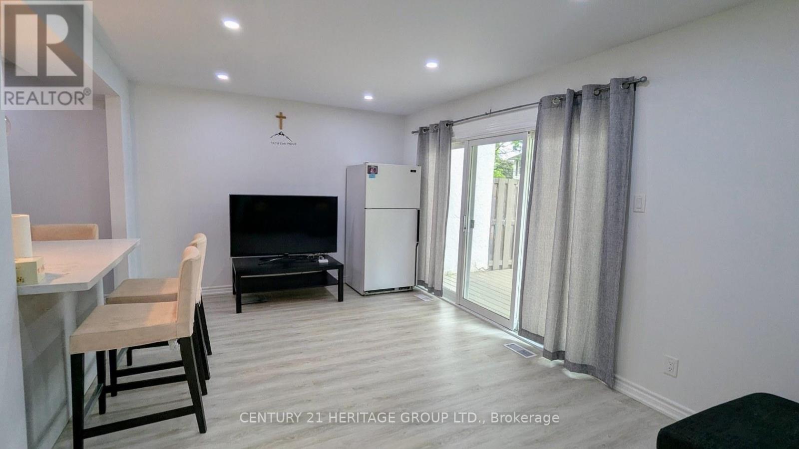 5 - 431 KEATS WAY=null