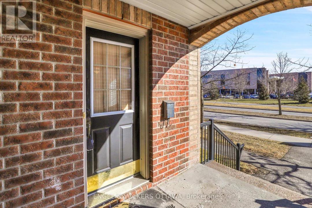 10 - 811 LONGFIELDS DRIVE=Front Door