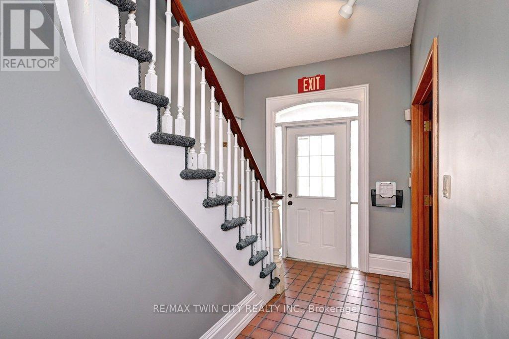 171 VICTORIA STREET N=null