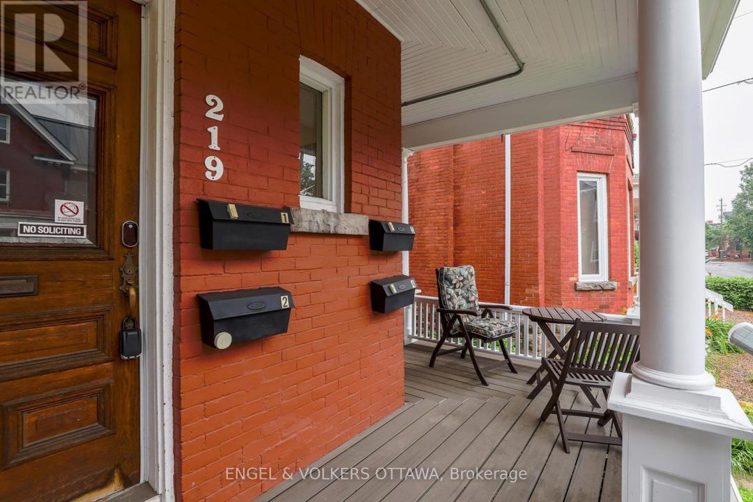 219 COBOURG STREET=Entrance Porch