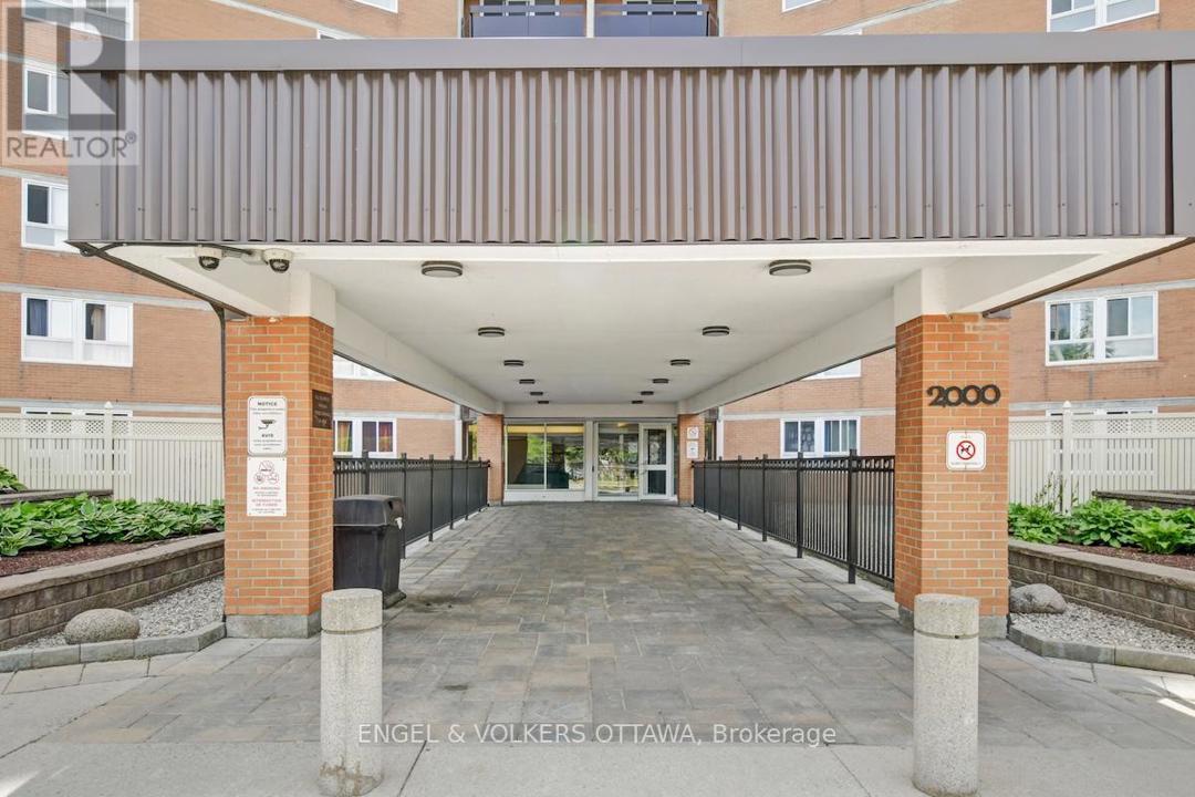 1506 - 2000 JASMINE CRESCENT=Exterior entrance