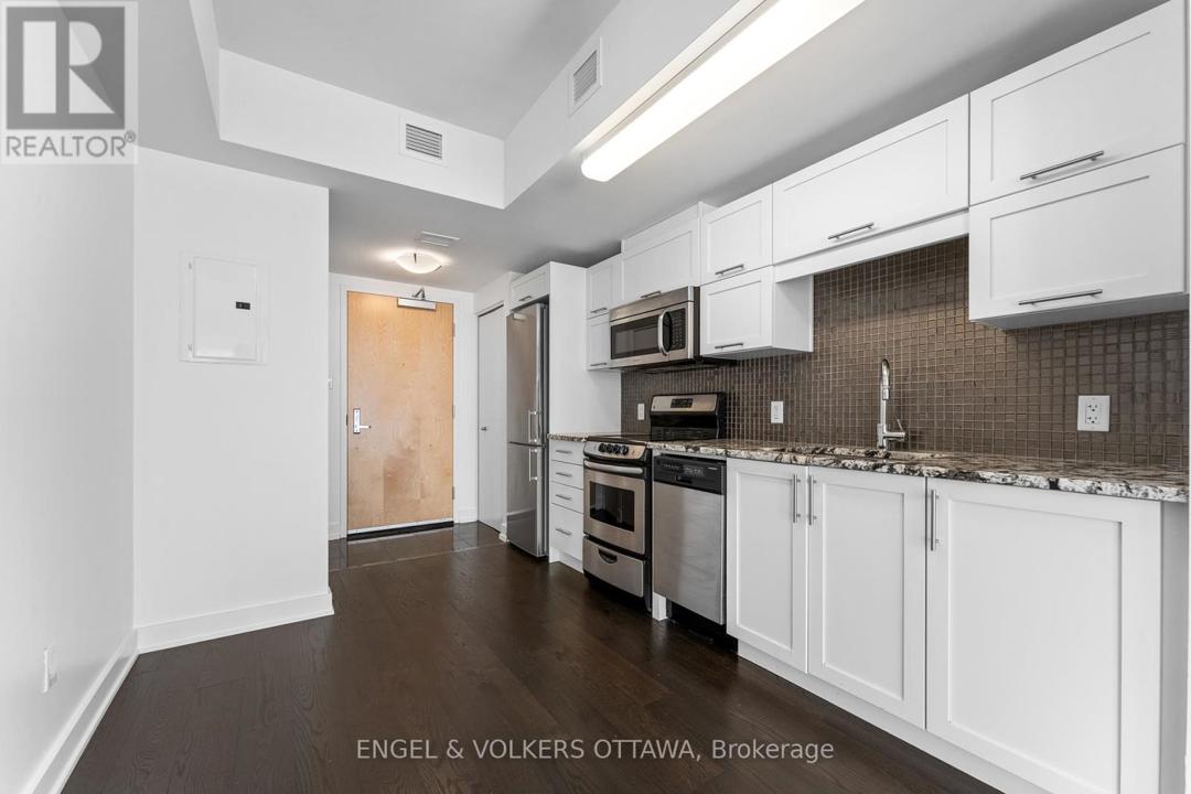 1104 - 40 NEPEAN STREET=null