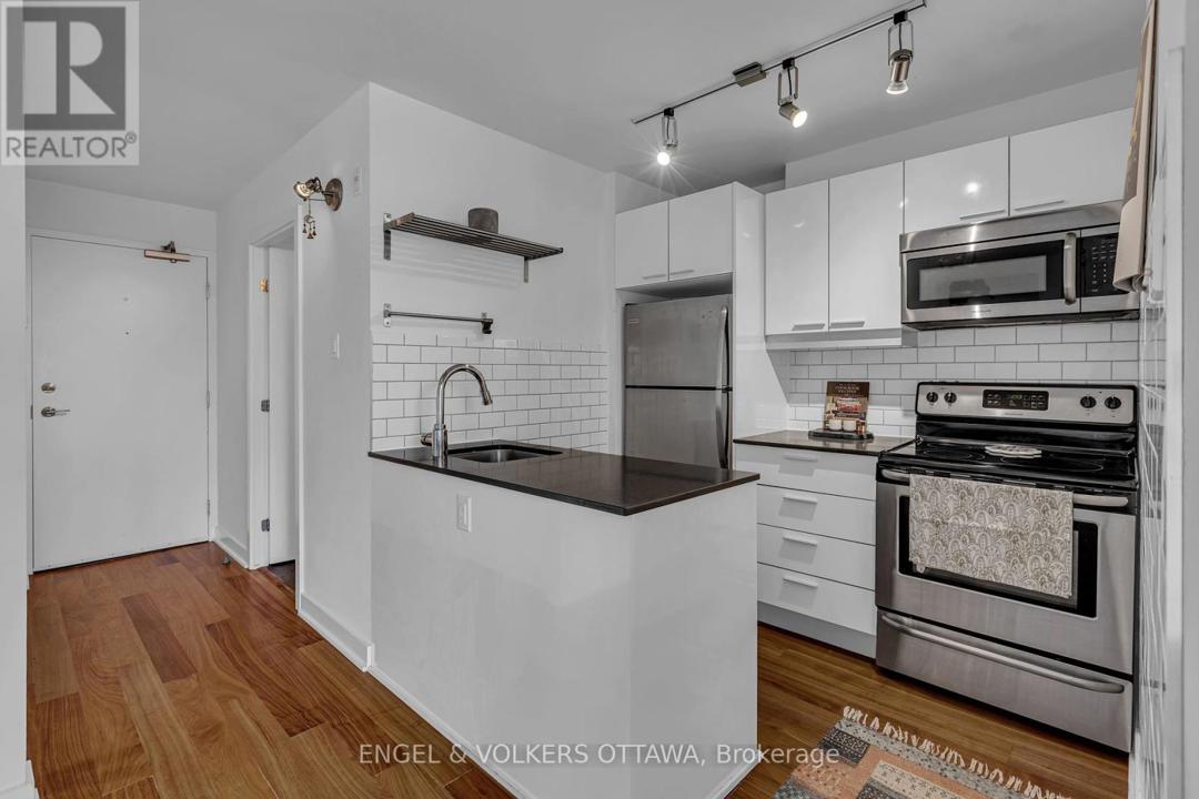 415 - 354 GLADSTONE AVENUE=null