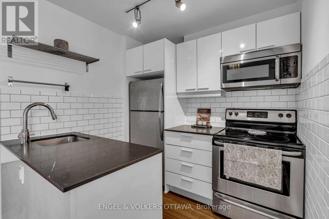 415 - 354 GLADSTONE AVENUE=null