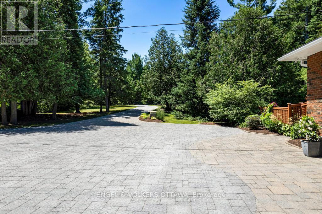 656 SPRUCE RIDGE ROAD=null