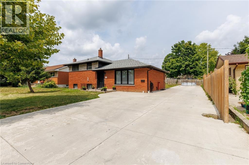 18 SILVERDALE Crescent=null