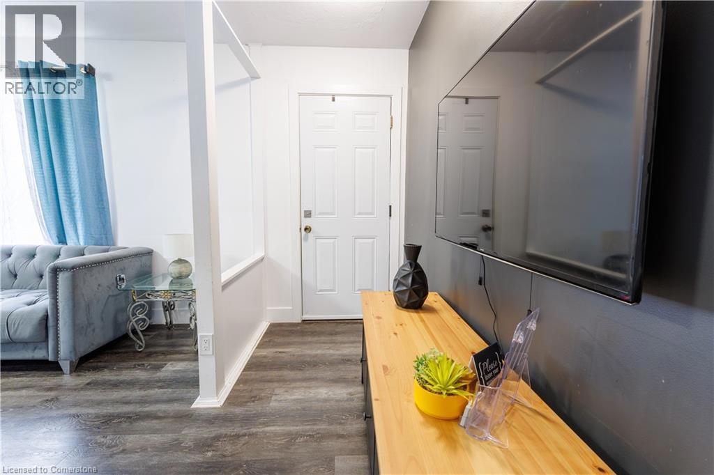 18 SILVERDALE Crescent=null