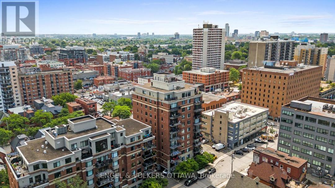703 - 374 COOPER STREET=null