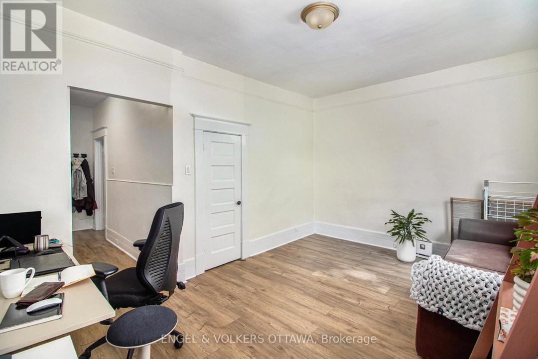 1 - 170 IVY CRESCENT=null