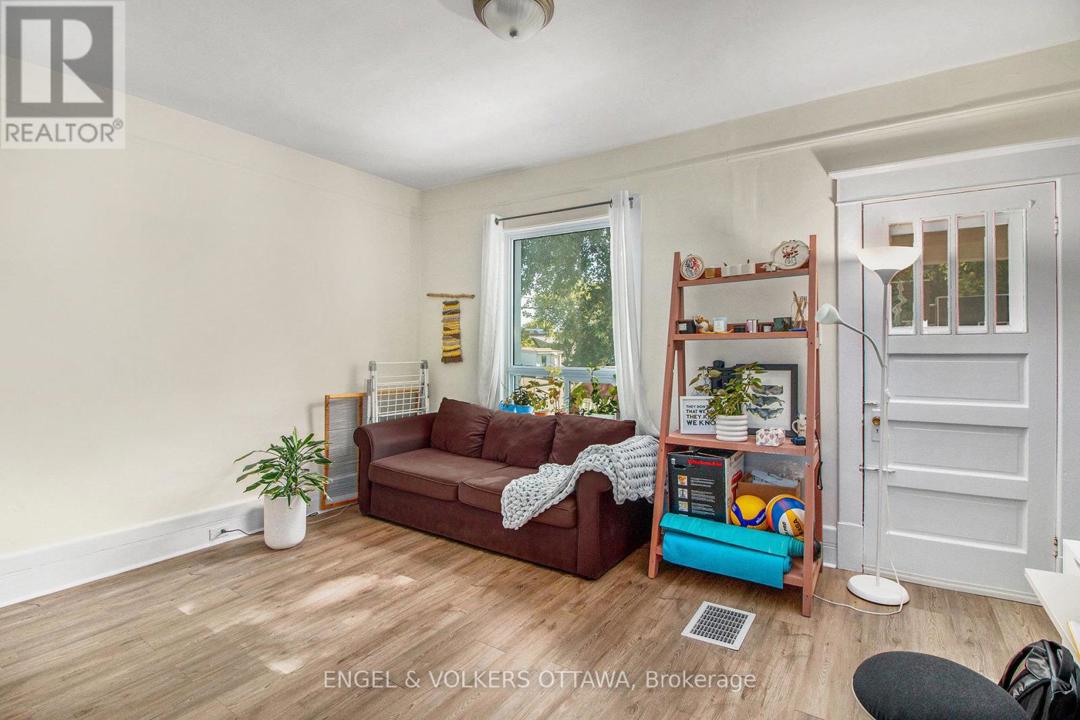 1 - 170 IVY CRESCENT=null