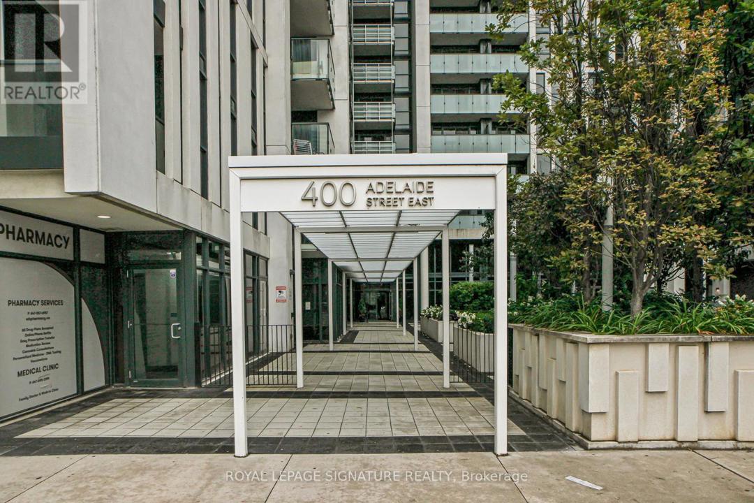 PH11 - 400 ADELAIDE STREET E=Front Entrance