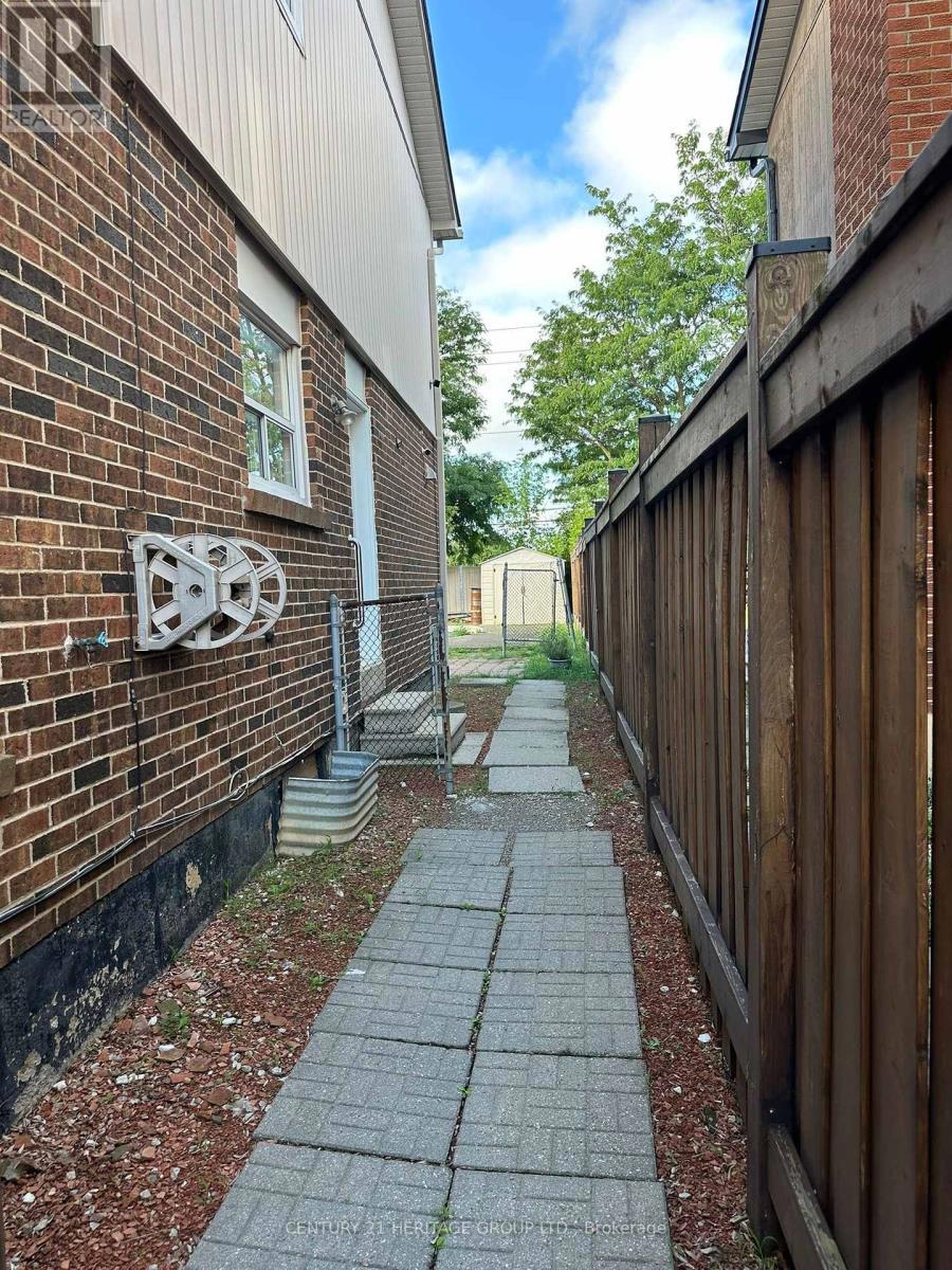 MAIN - 32 HISTON CRESCENT=null