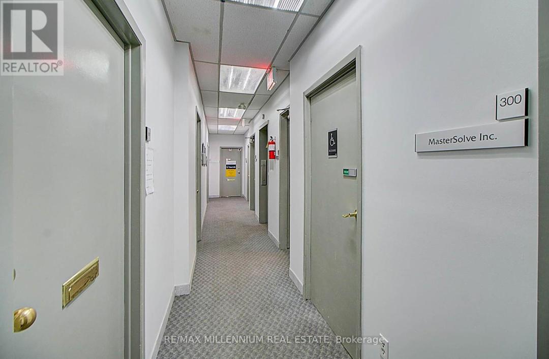 302 - 101 DUNDAS STREET=null