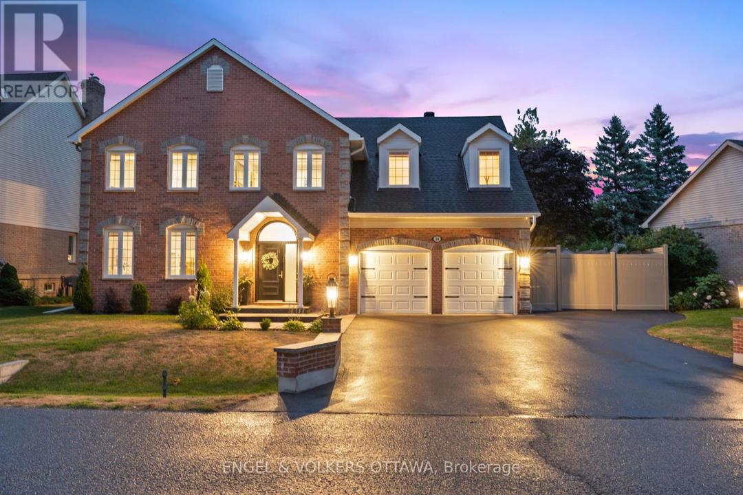 14 BELTON AVENUE=14 Belton Ave 5 bed, 4 bath, 2 car garage, pool