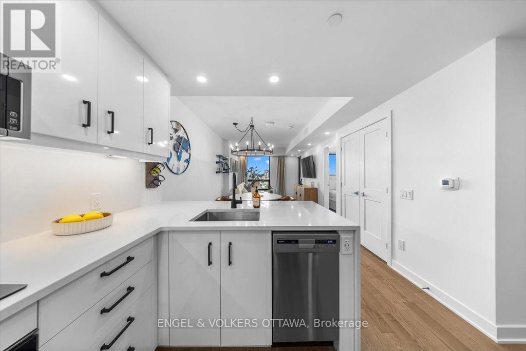 1704 - 340 QUEEN STREET=null