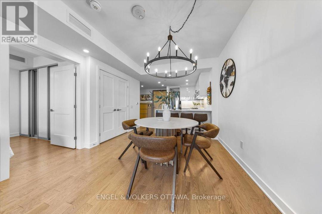 1704 - 340 QUEEN STREET=null