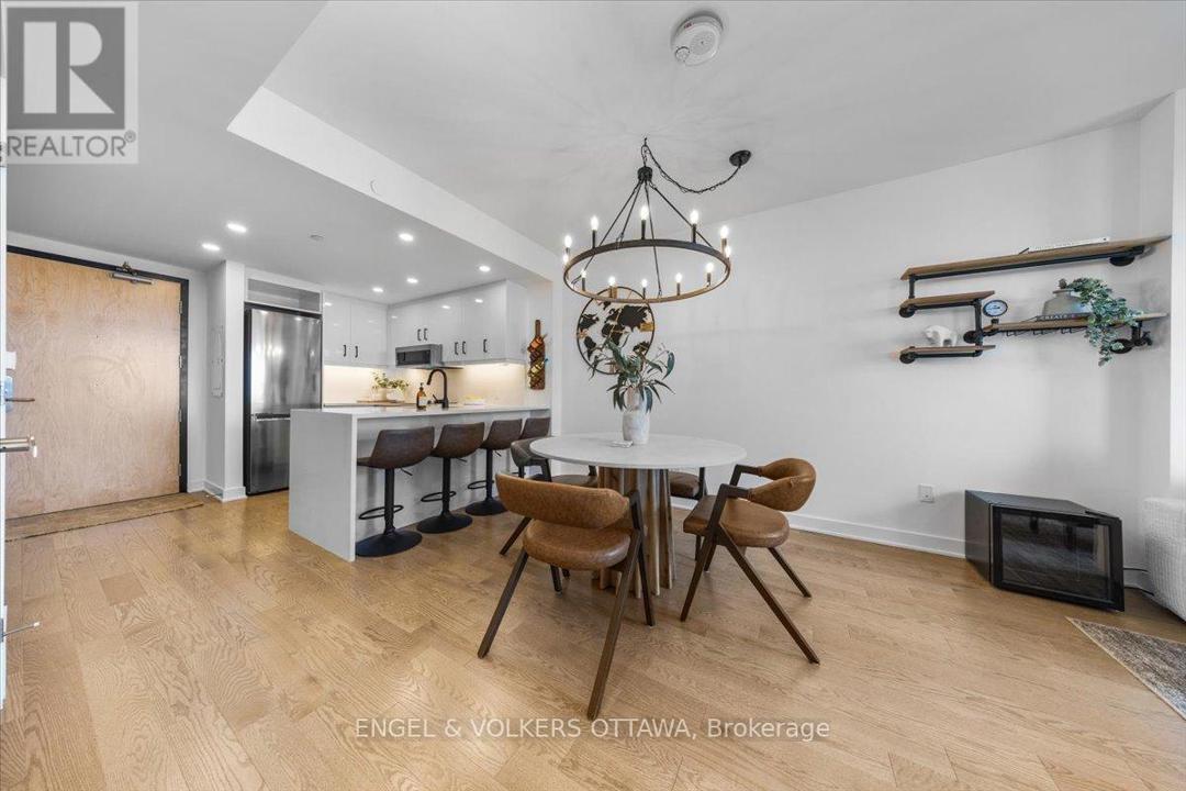 1704 - 340 QUEEN STREET=null