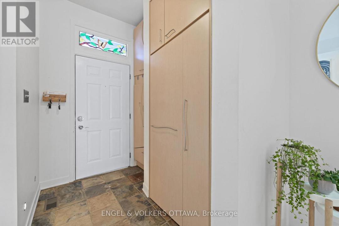 204 FLORENCE STREET=null