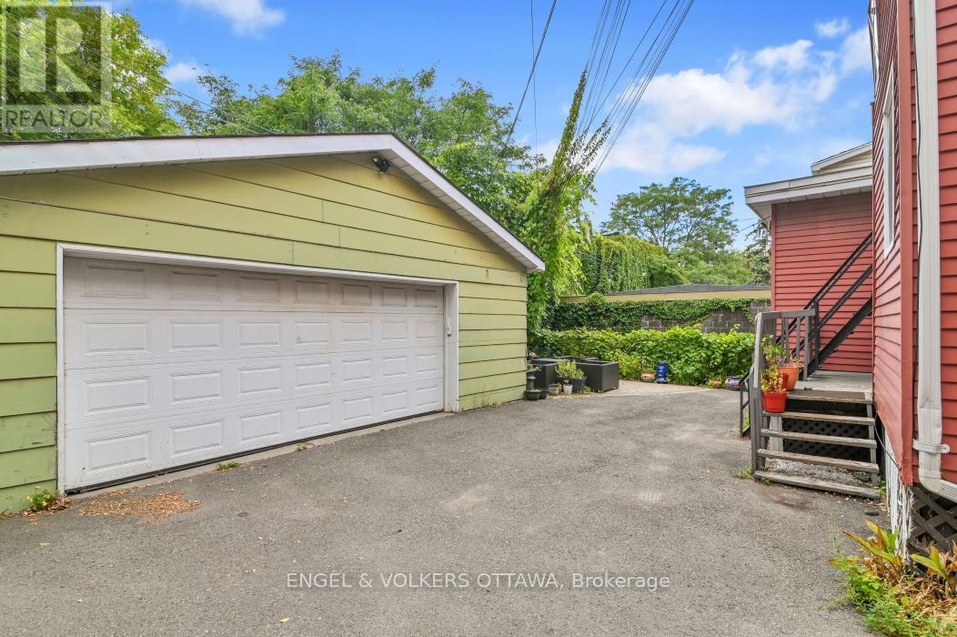 104 KING EDWARD AVENUE=DOUBLE CAR GARAGE