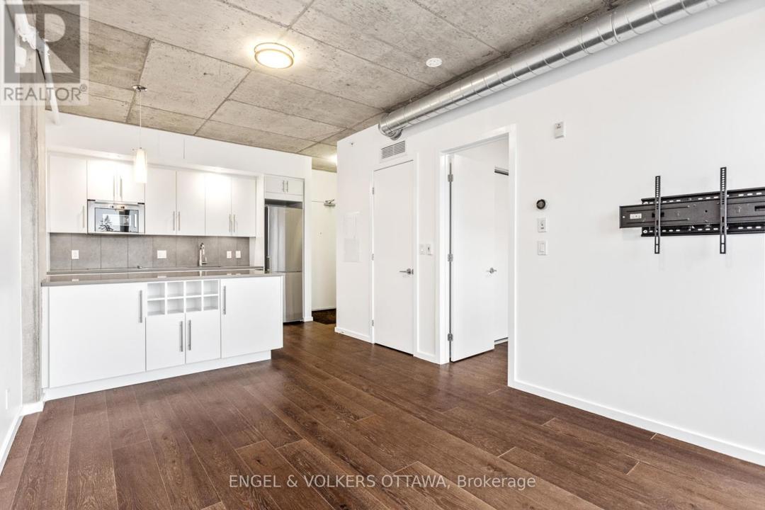 305 - 1000 WELLINGTON STREET W=Unit 305