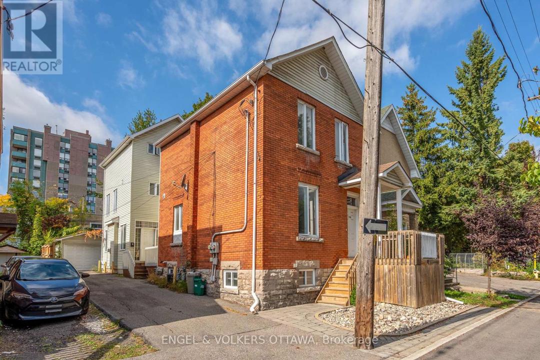 A & B - 116 CAMBRIDGE STREET N=Front Home Unit A