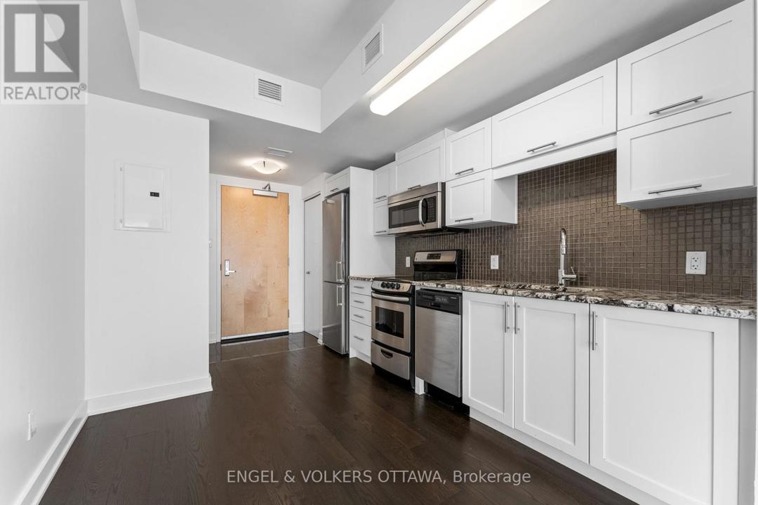 1104 - 40 NEPEAN STREET=null