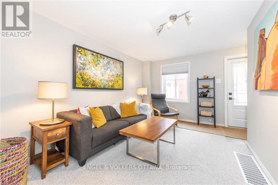 223 CARRUTHERS AVENUE=null