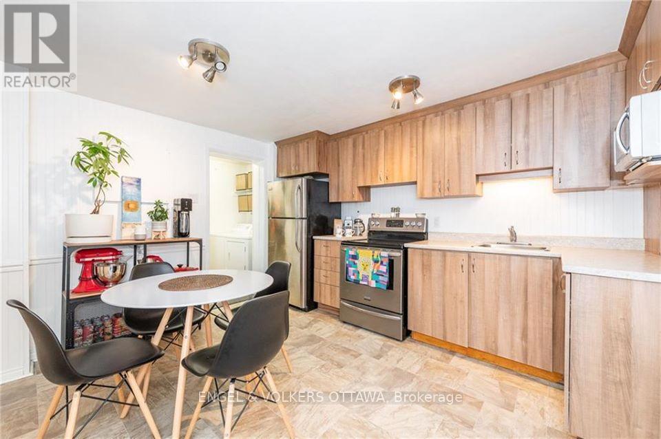 223 CARRUTHERS AVENUE=null